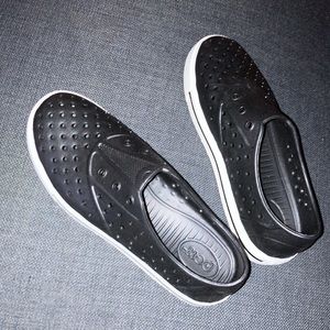 Pex size 6 women’s slip on water shoe sneaker